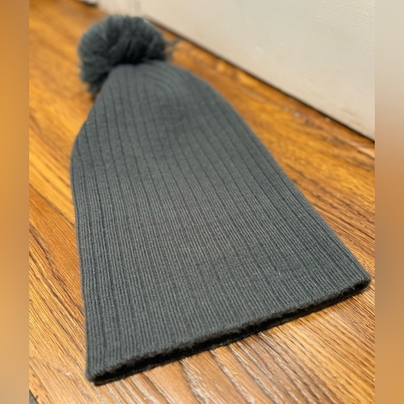 TORONTO FOOTBALL CLUB (TFC) grey and red winter hat and scarf set - Picture 3 of 4